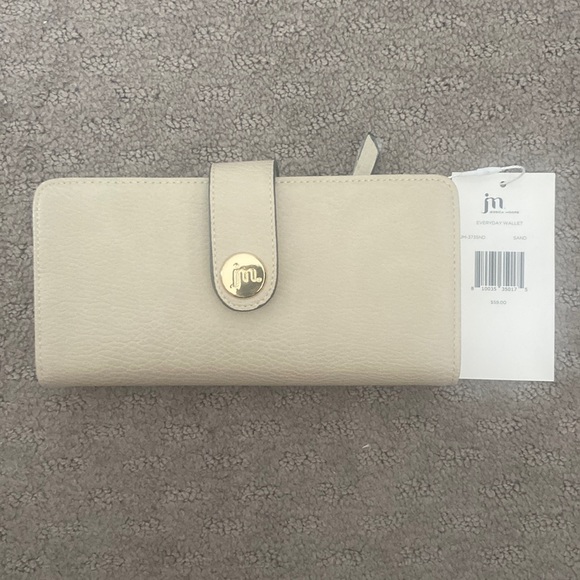 BRAND NEW Sand Wallet - Picture 1 of 2